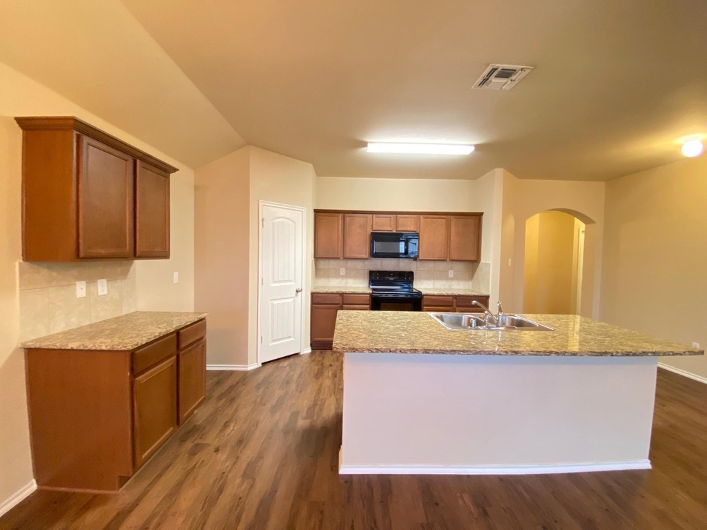 2105 Meadow Park Drive - Photo 4
