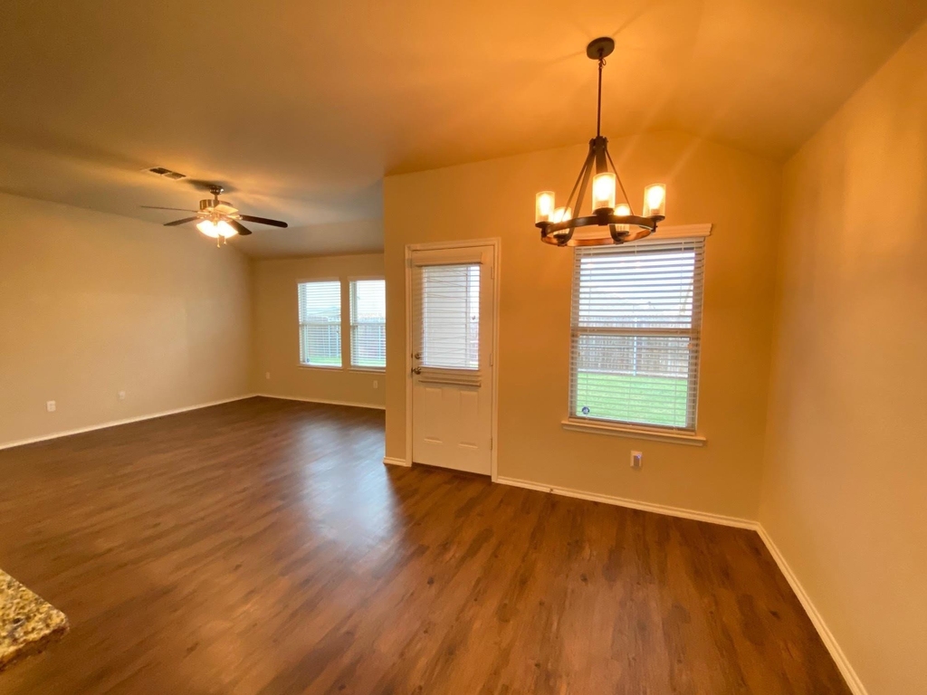 2105 Meadow Park Drive - Photo 3
