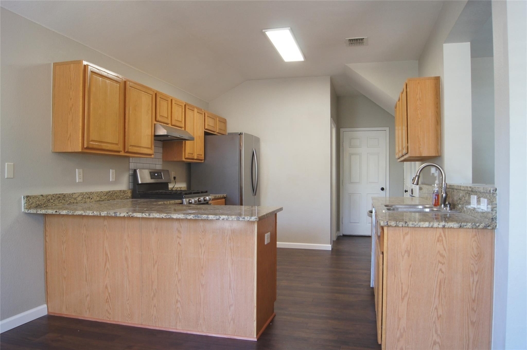 313 Smyth Street - Photo 9