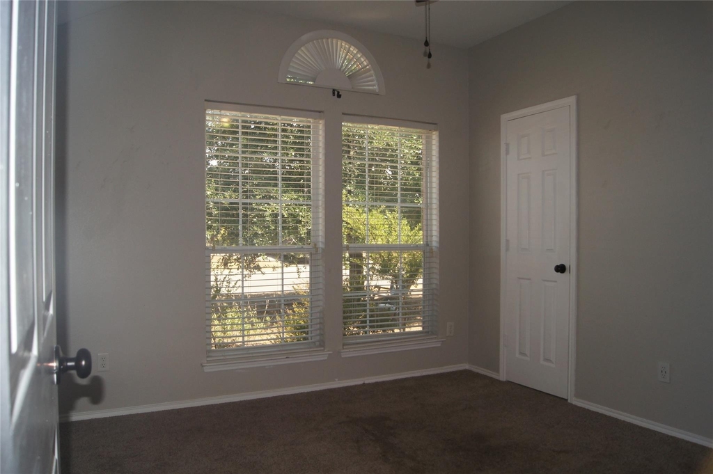 313 Smyth Street - Photo 13