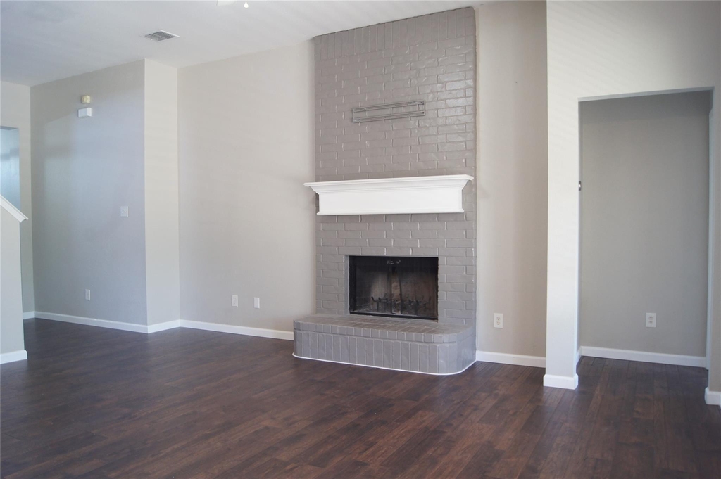313 Smyth Street - Photo 2