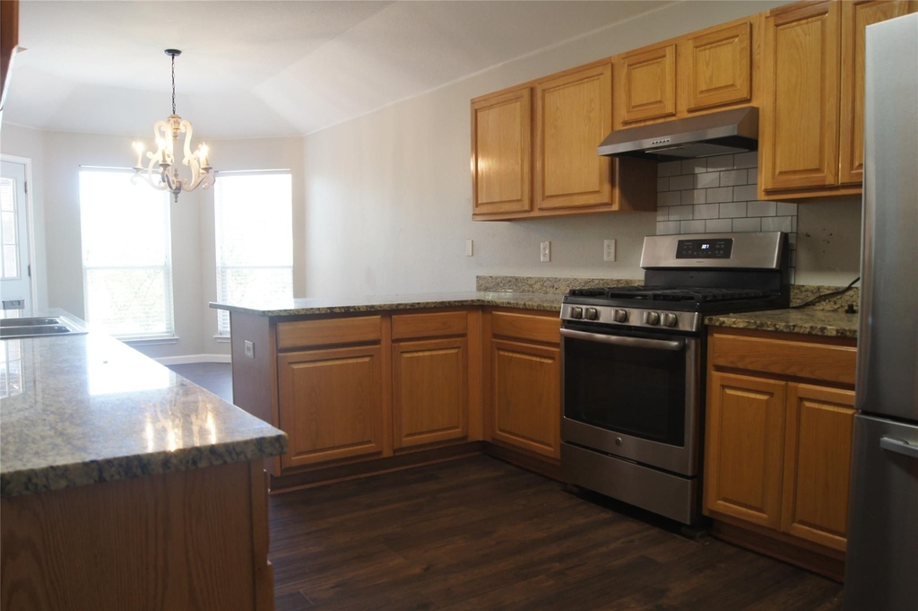 313 Smyth Street - Photo 8