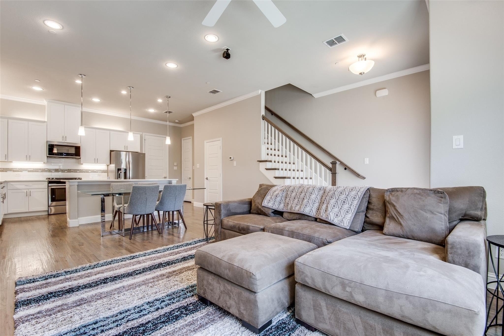 2821 Lindale Drive - Photo 4