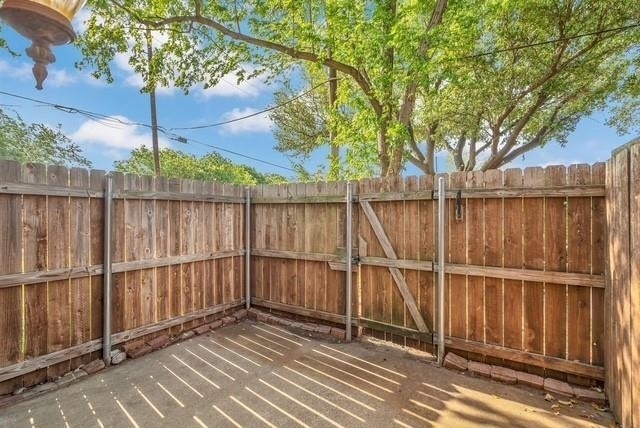 200 Samuel Boulevard - Photo 2