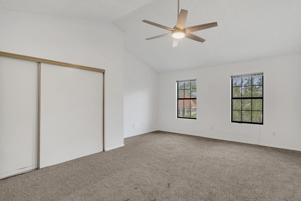 200 Samuel Boulevard - Photo 12