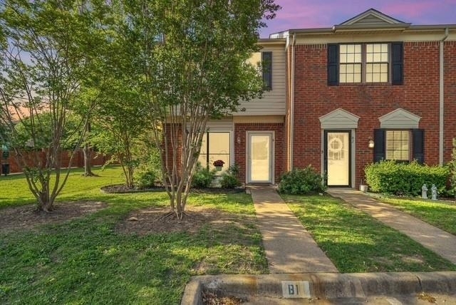 200 Samuel Boulevard - Photo 1