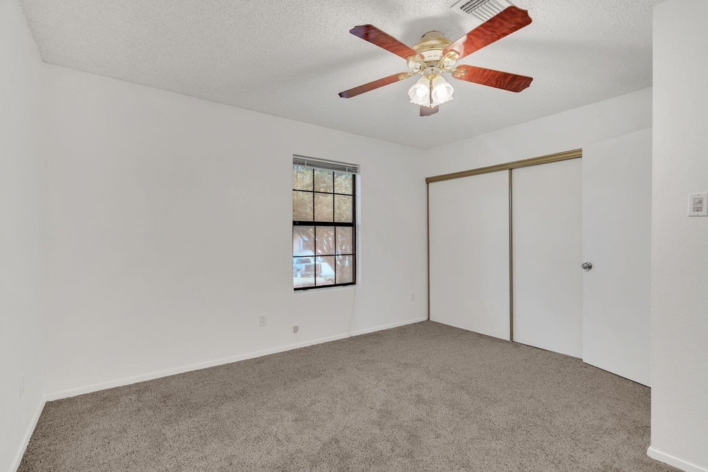 200 Samuel Boulevard - Photo 7