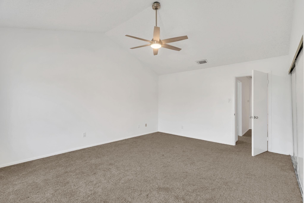 200 Samuel Boulevard - Photo 10
