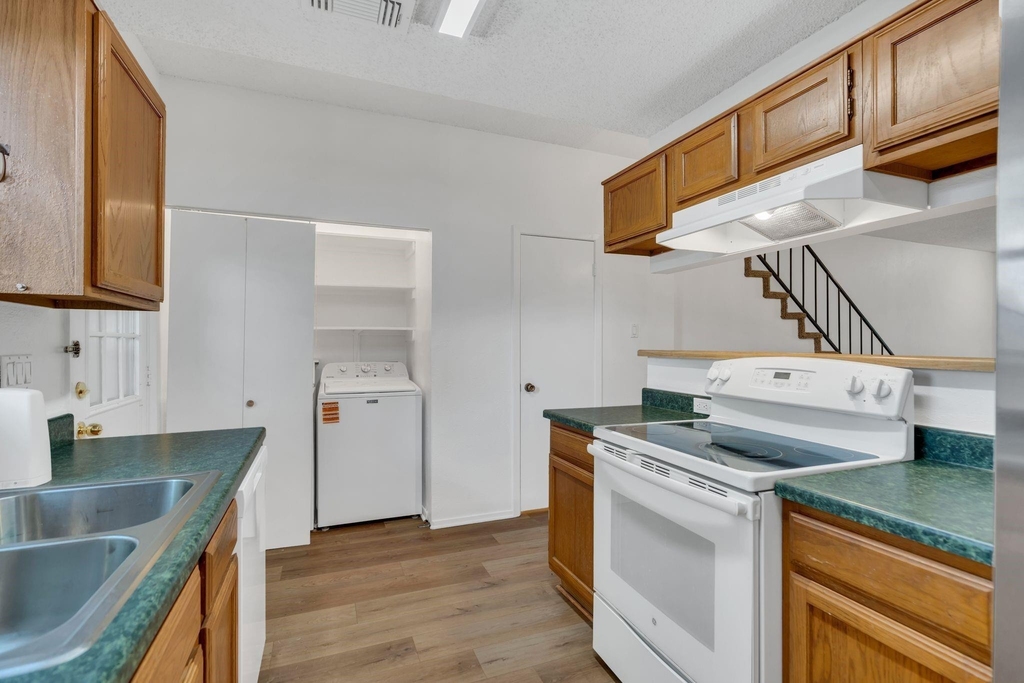 200 Samuel Boulevard - Photo 16
