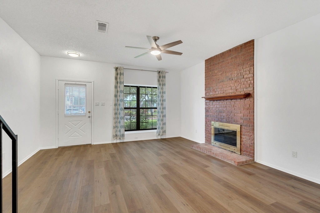 200 Samuel Boulevard - Photo 23