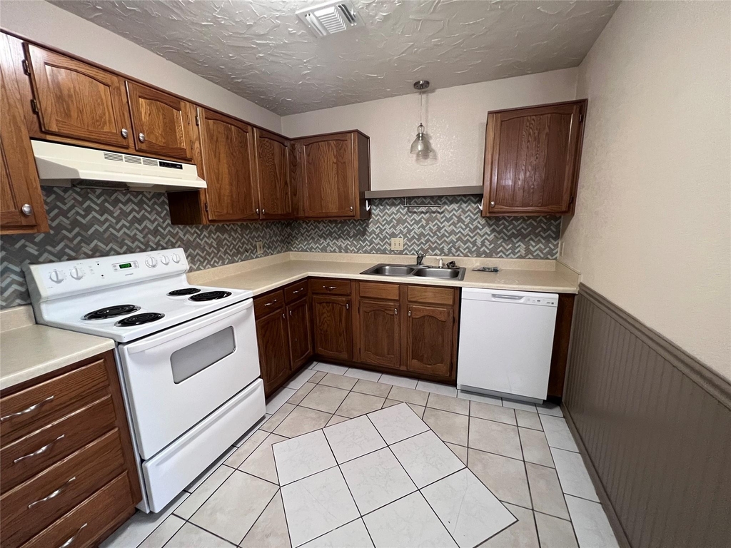 11913 Metmora Court - Photo 3