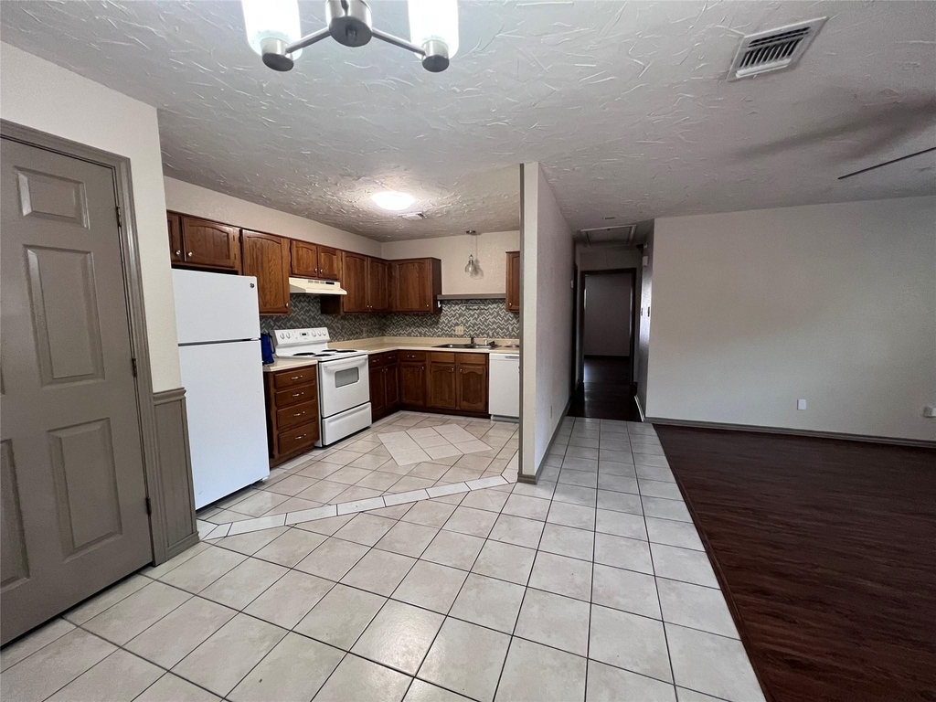 11913 Metmora Court - Photo 4