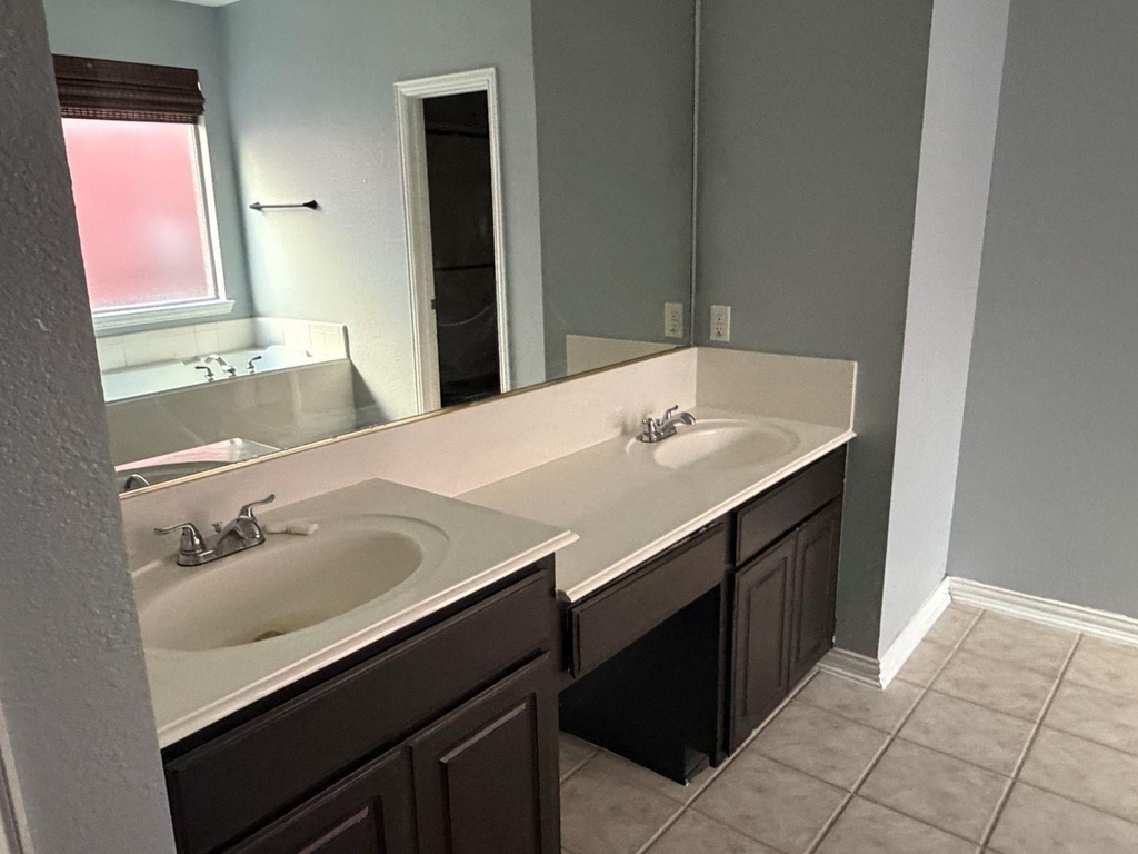 8801 Tanglewood Drive - Photo 10