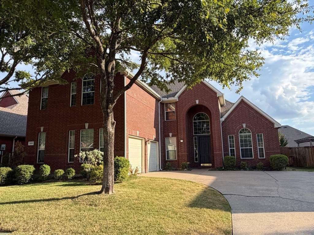 8801 Tanglewood Drive - Photo 1