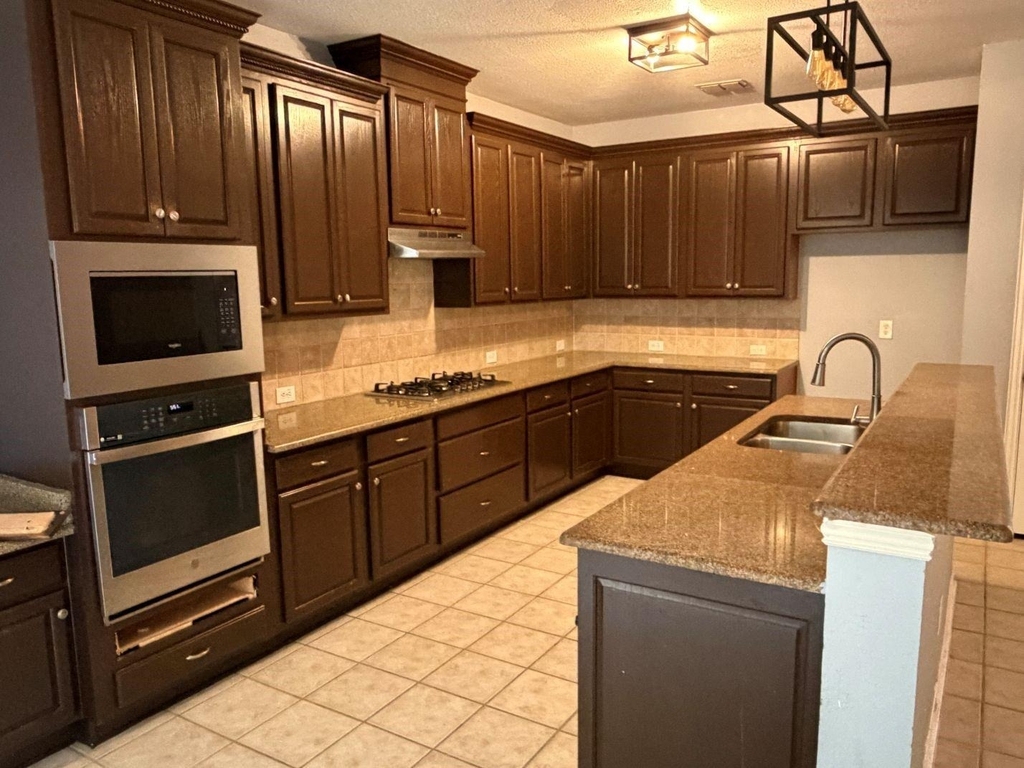 8801 Tanglewood Drive - Photo 7
