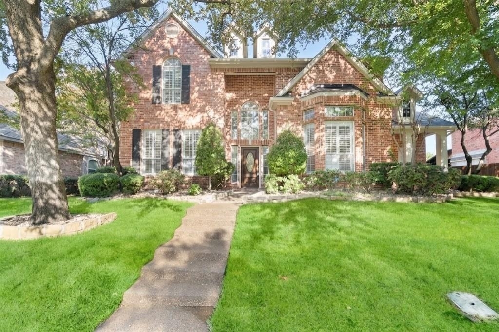 1508 Comanche Drive - Photo 0
