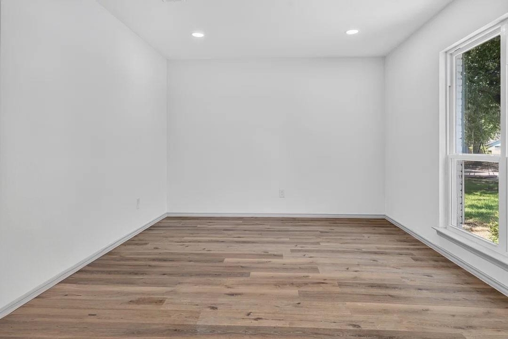 3811 Ovid Avenue - Photo 5