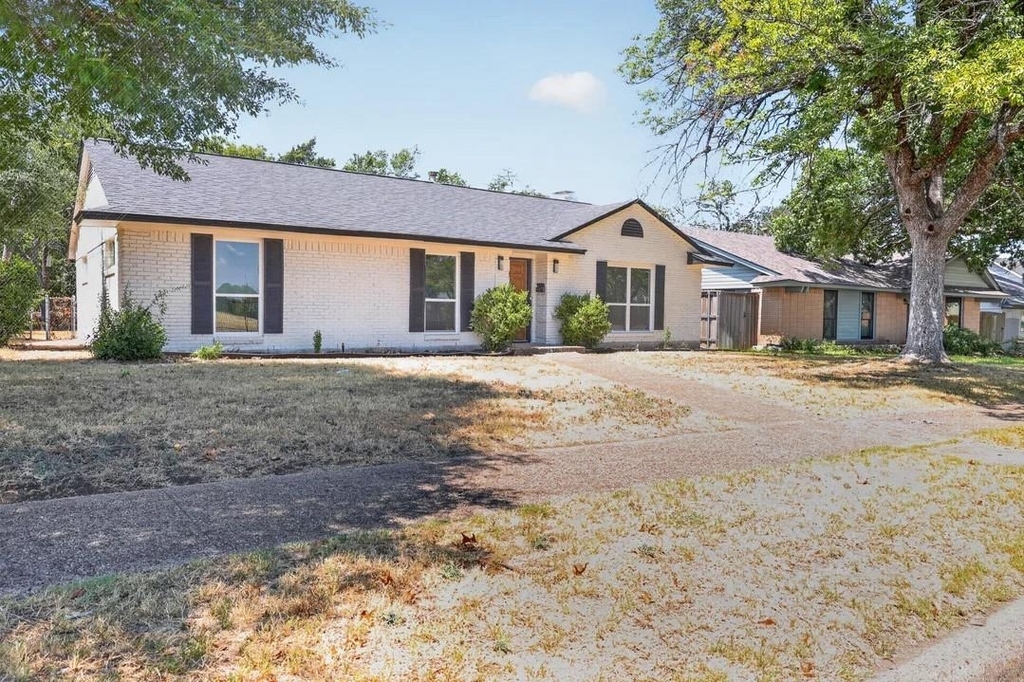 3811 Ovid Avenue - Photo 2