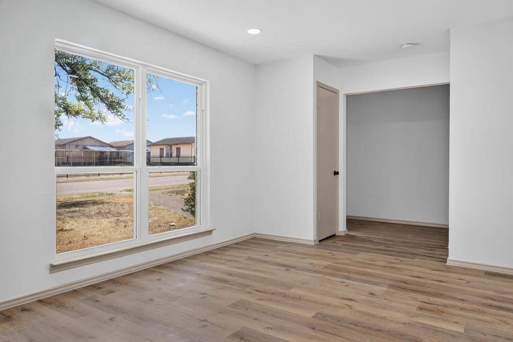 3811 Ovid Avenue - Photo 4
