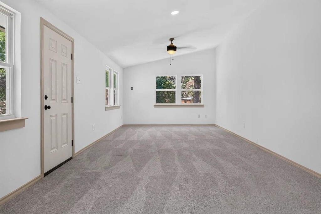 3811 Ovid Avenue - Photo 11