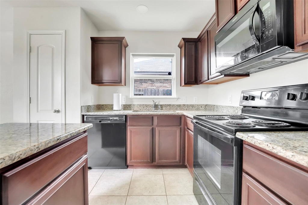 170 Kennedy Drive - Photo 4