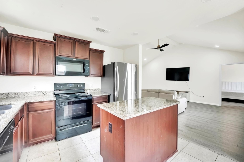 170 Kennedy Drive - Photo 5