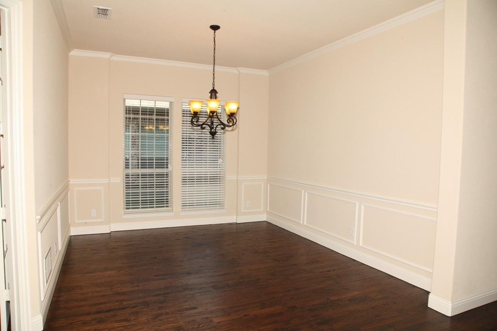 2025 Menominee Drive - Photo 4