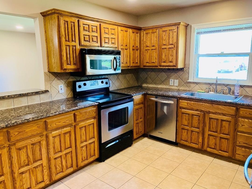 103 Lewis Street - Photo 2
