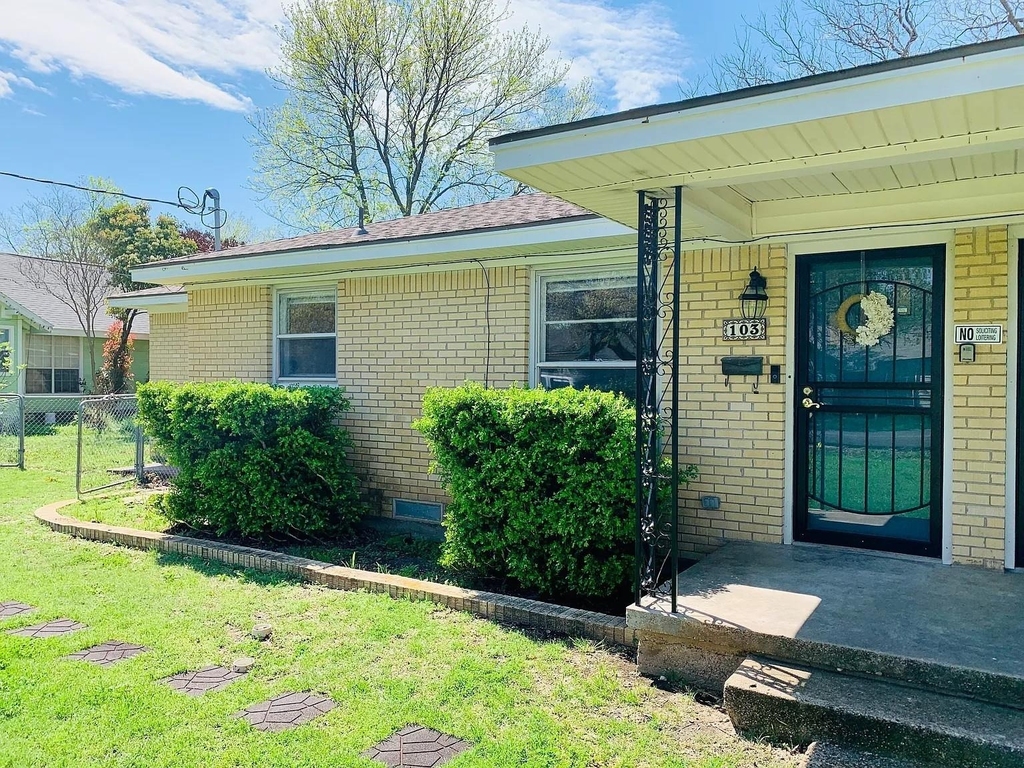 103 Lewis Street - Photo 1