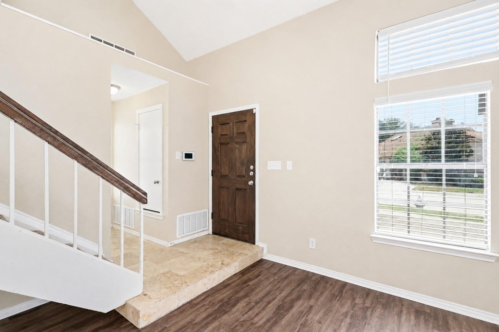 608 Fiesta Circle - Photo 3