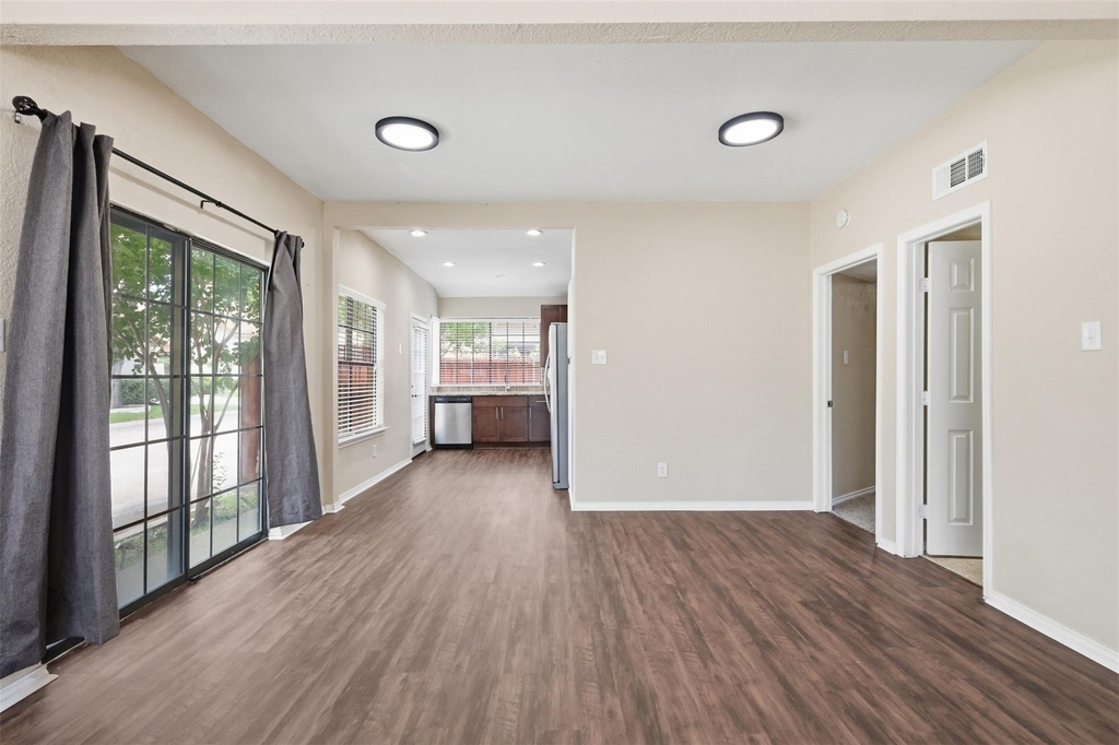 608 Fiesta Circle - Photo 7