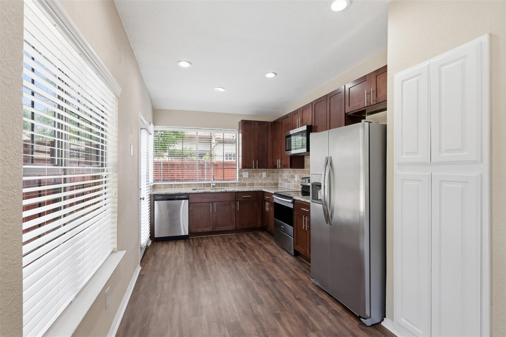 608 Fiesta Circle - Photo 8