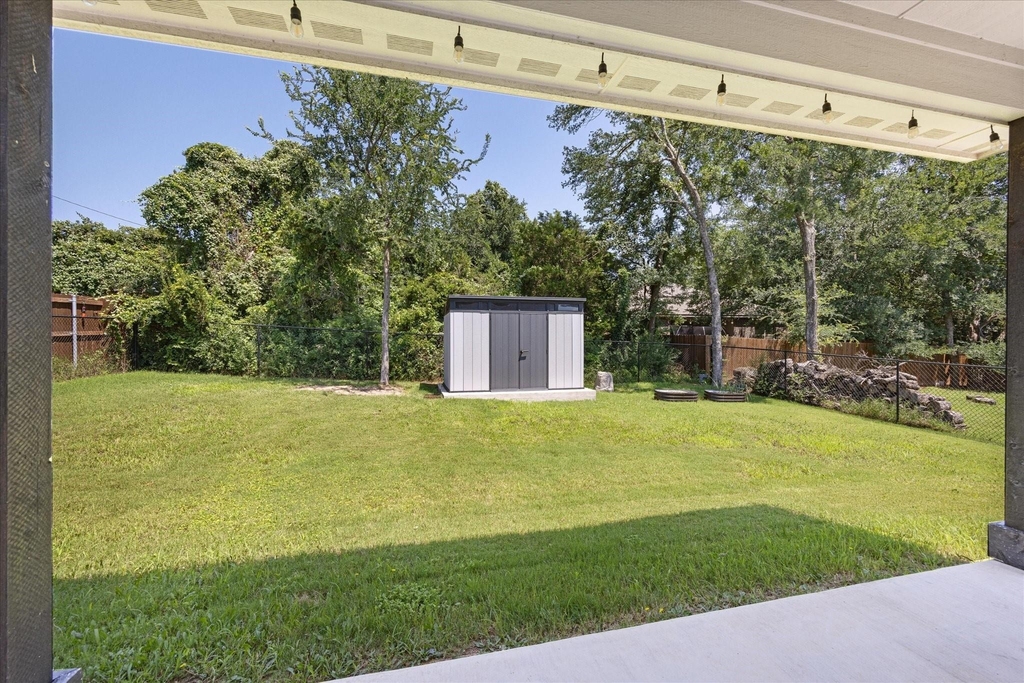 2206 Navasota Street - Photo 16