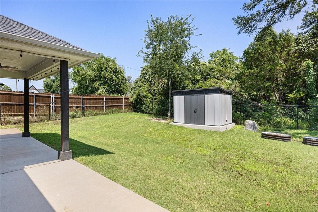 2206 Navasota Street - Photo 18
