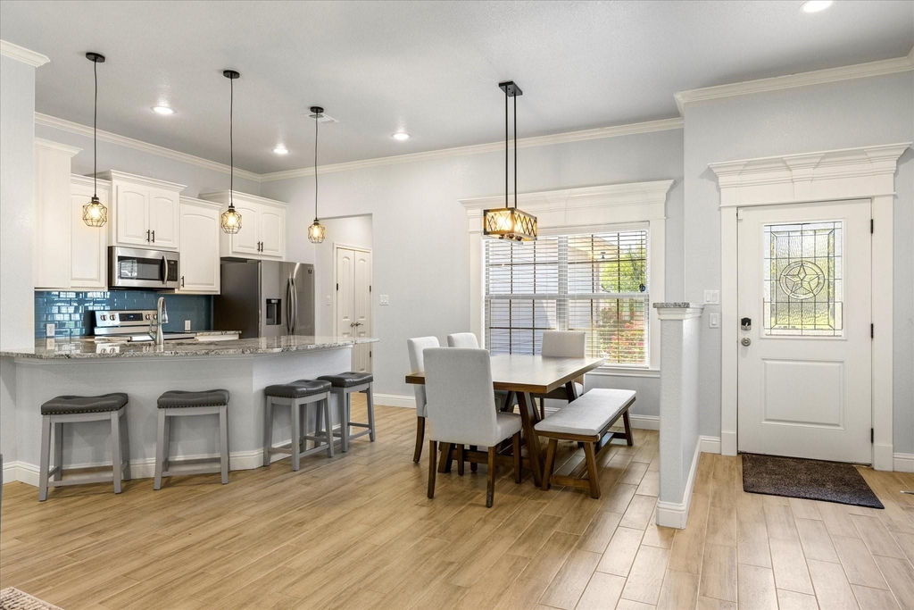 2206 Navasota Street - Photo 2
