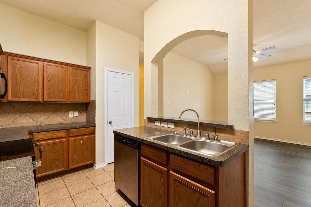 1213 Redman Avenue - Photo 5