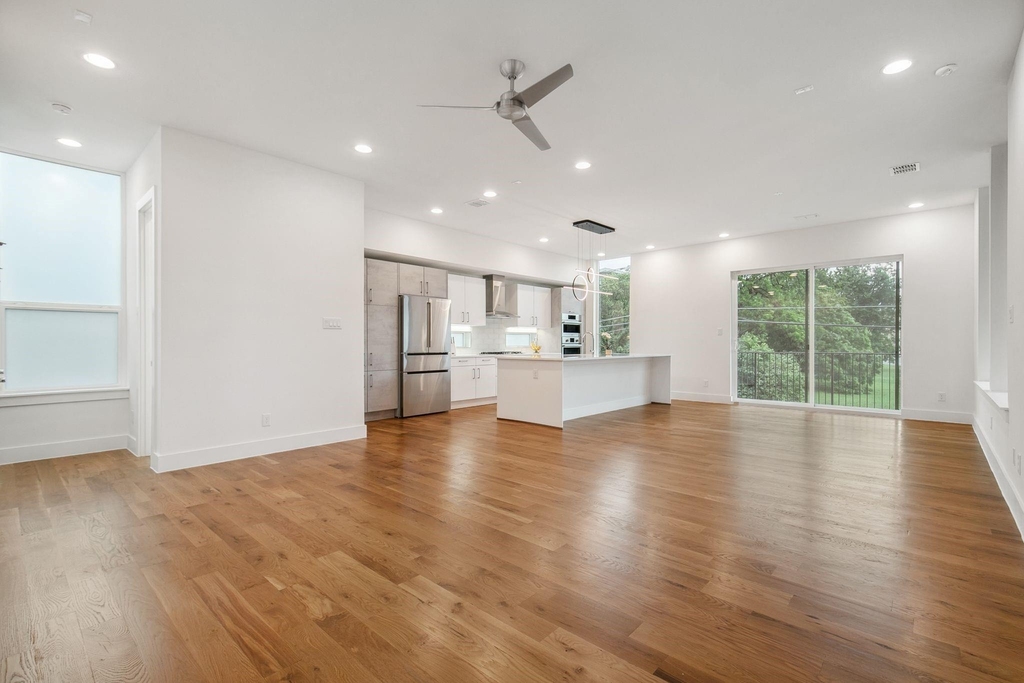 1920 Cuyler Court - Photo 5