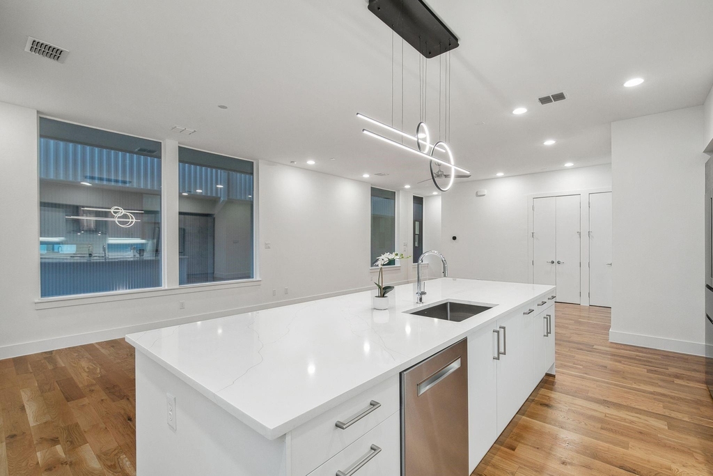 1920 Cuyler Court - Photo 10