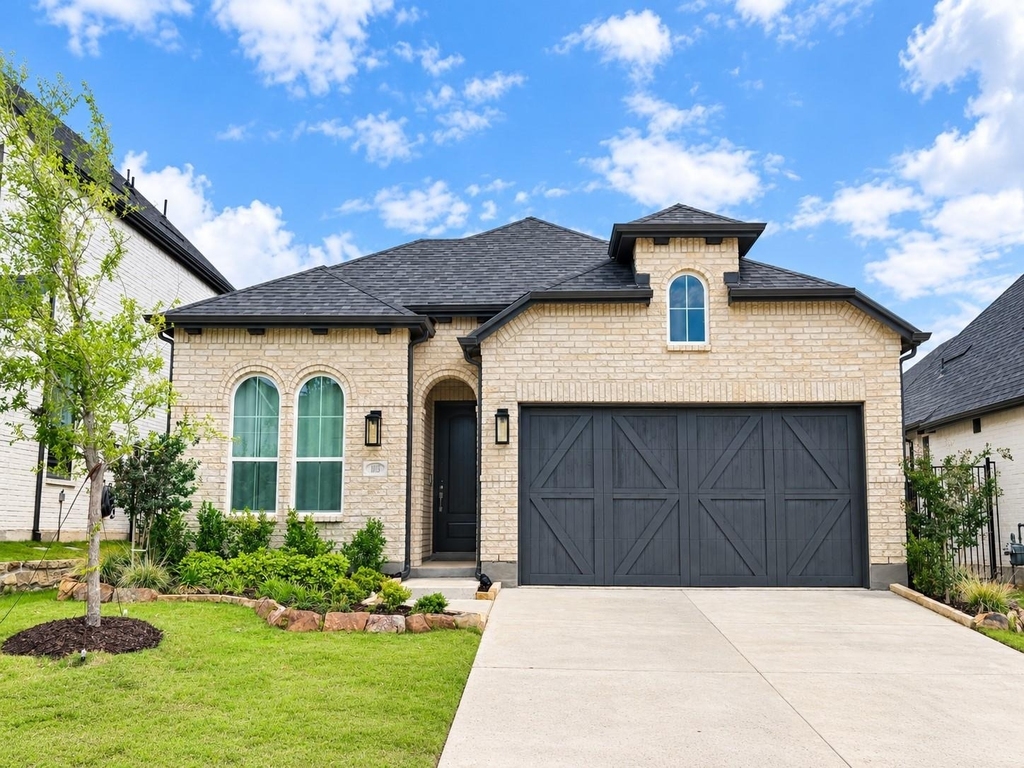 1613 Sandhill Lane - Photo 0