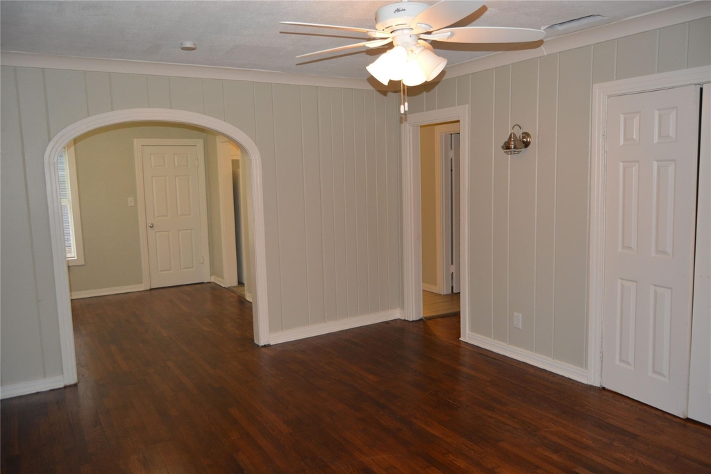 712 Cantey Avenue W - Photo 2