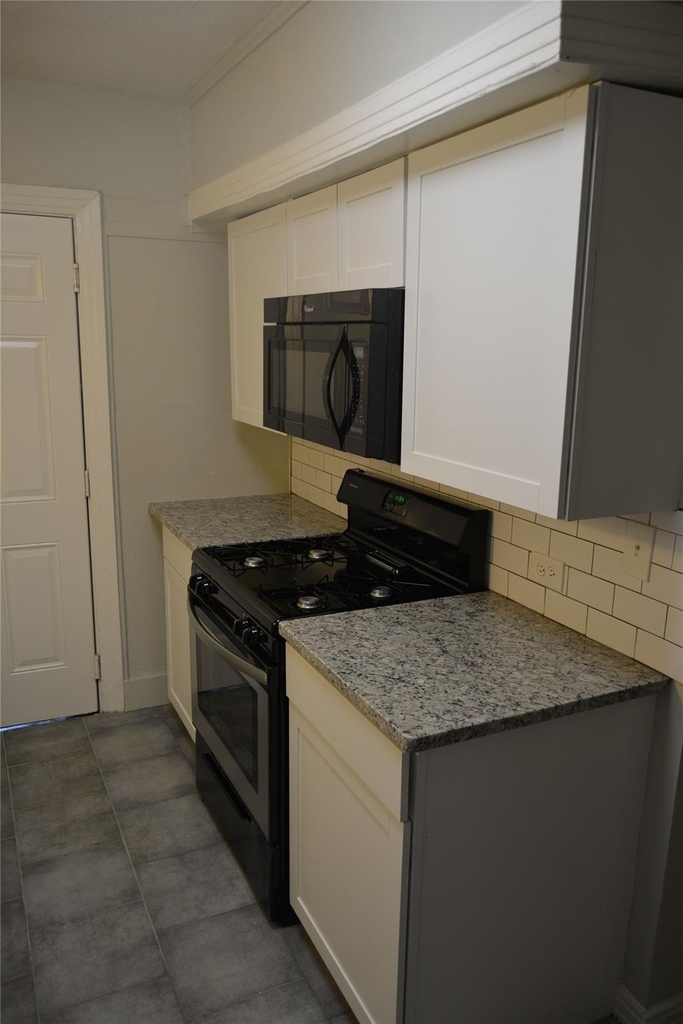 712 Cantey Avenue W - Photo 3