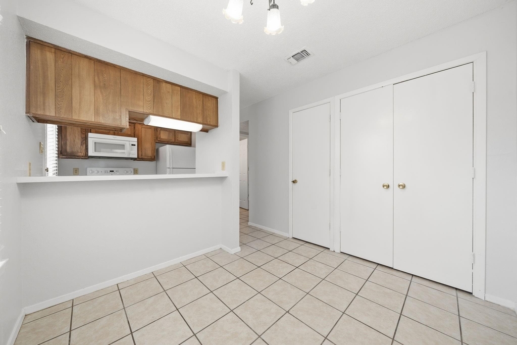 929 W Hickory Street - Photo 6