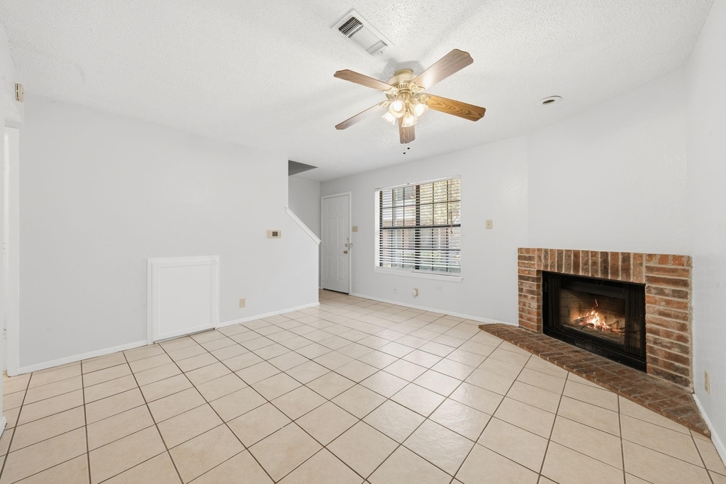 929 W Hickory Street - Photo 3