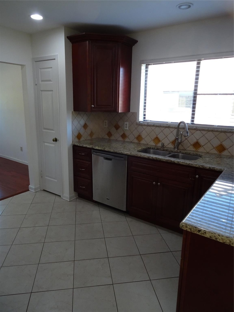 266 Barclay Avenue - Photo 5