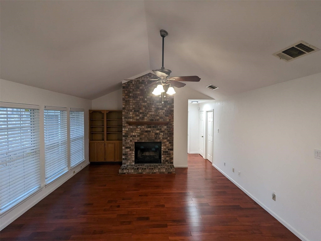 266 Barclay Avenue - Photo 4