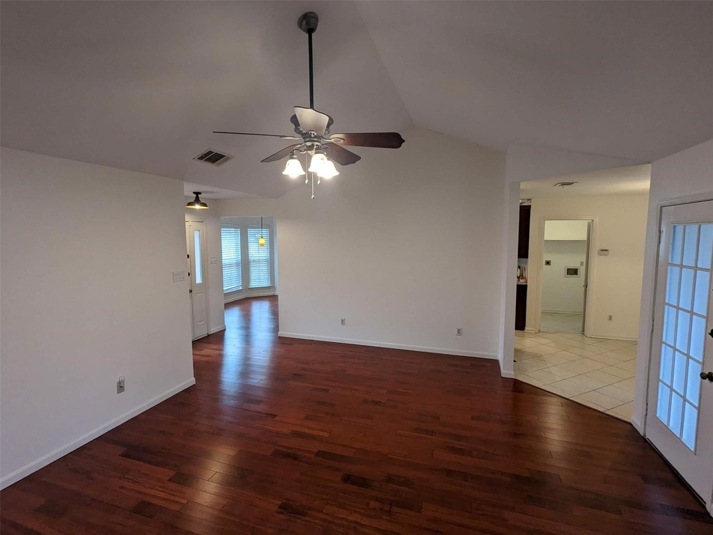 266 Barclay Avenue - Photo 3