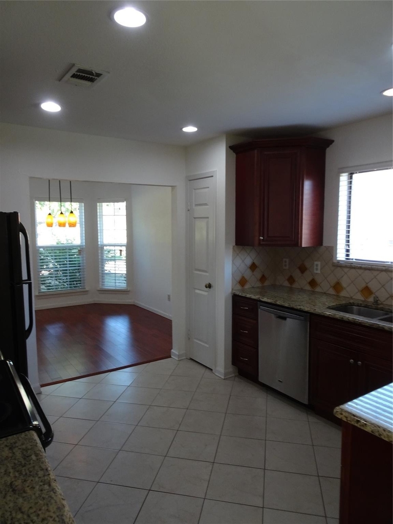 266 Barclay Avenue - Photo 6
