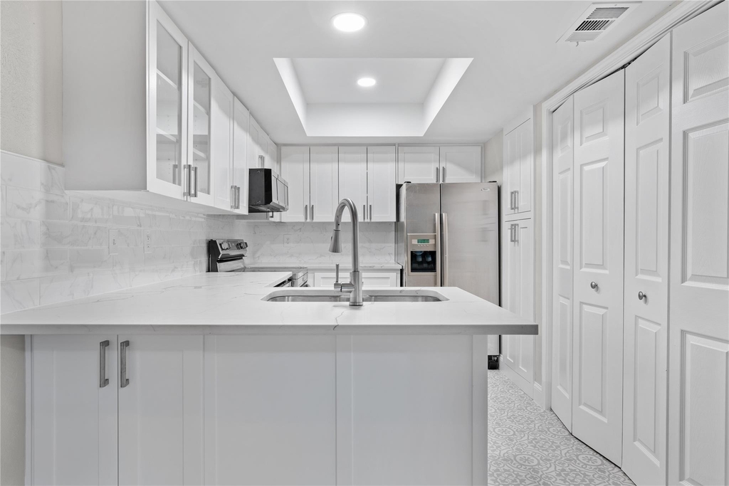 18040 Midway Road - Photo 14