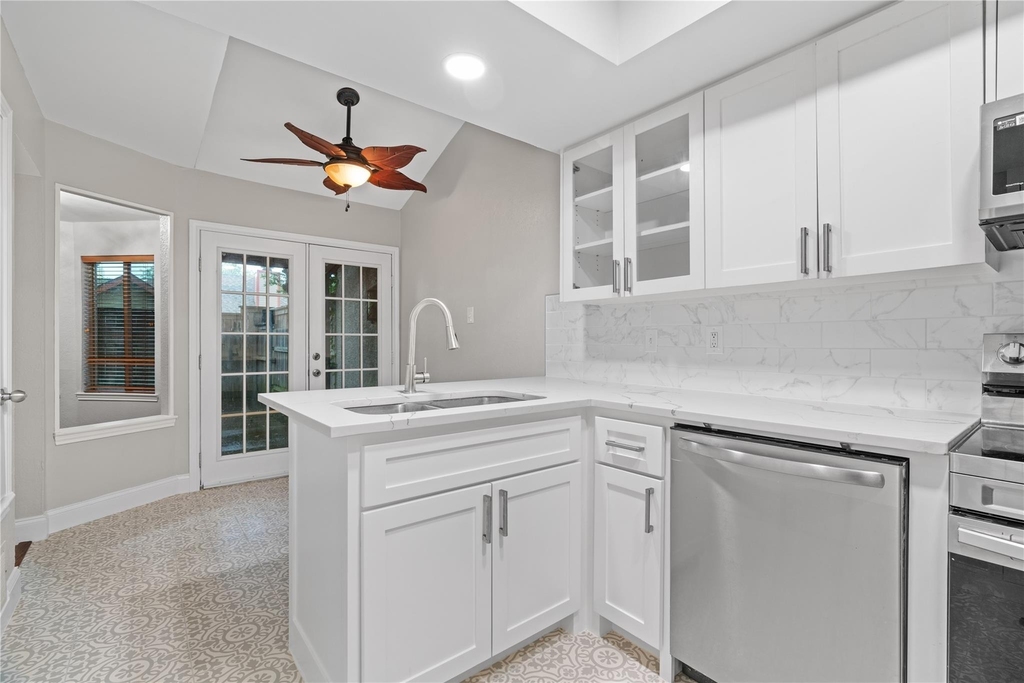 18040 Midway Road - Photo 17