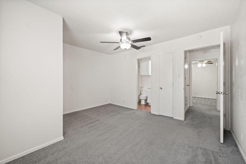 929 W Hickory Street - Photo 20